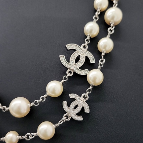 COPY - Chanel Pearl CC Necklace with Silver Hardware - Picture 6 of 6